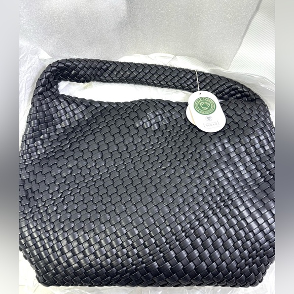 Mealie Bianca Johanna Shoulder Bag. Black. - Picture 3 of 15